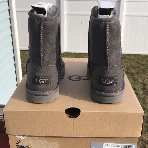 UGG Classic Boots II - Picture 2 of 6